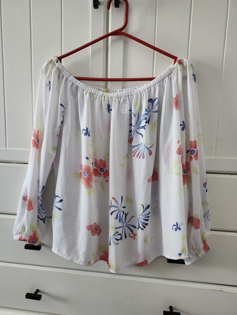 GAP White Floral Off-Shoulder Women's Top - Lightweight Spring Blouse
